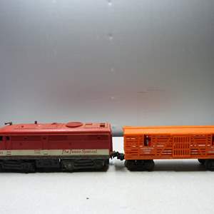 Lot #11 Lionel Texas Special 211 Plus Lionelville Farms Stable Car As Shown