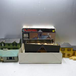 Lot #22 Mixed Lot Train Model Buildings As Shown