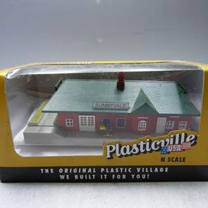 Lot #41 Bachmann Plasticville Passenger Station With Box