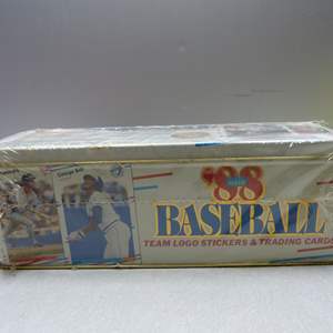 Lot #78 Fleer 1988 Baseball Card Tin