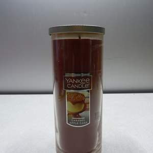 Lot #183 Yankee Candle Caramel Apple Cake 20Oz