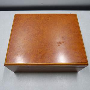 Lot #190 Beautiful Burl Wood Cigar Box