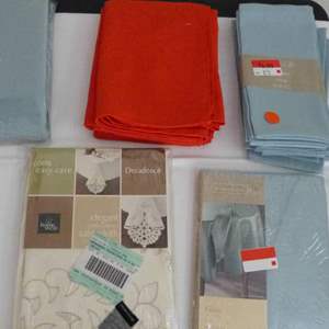 Lot #315  Nice lot of linens (as pictured) everything you see in the pictures