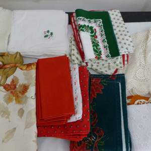 Lot #319  Nice lot of linens (as pictured) everything you see in the pictures