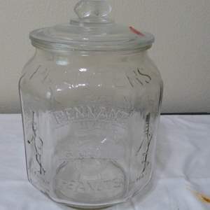 Lot #366  RARE ORIGINAL VINTAGE Pennant Planters Peanuts countertop store display jar Made in USA (small chip on lid)