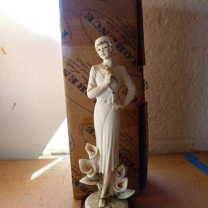 Lot #34 Florence Giuseppe Armani Figurine In Box- Lily