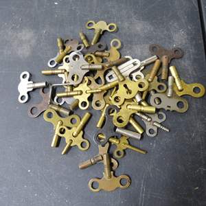 Lot #87 Mixed Lot Clock Keys As Shown