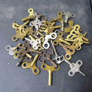 Lot #90 Mixed Lot Clock Keys As Shown