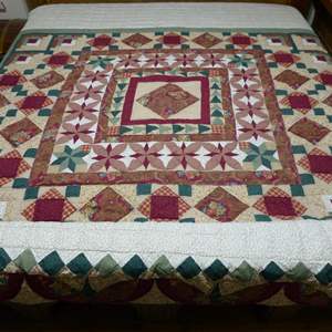 Lot #201 Beautiful Amish Handmade Medallion Quilt