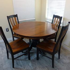 Lot #215 Heirloom Amish Furniture Dinette Set- Table and 4 Chairs