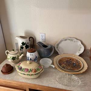 Lot #29 - Ceramics, pitchers, platters