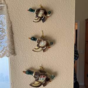 Lot #270 - Birds on wall of washroom Ceramics, towels and Parrot print