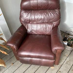 Lot #340 - Brown Lazy Boy rocker / recliner