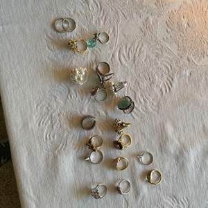 Lot #84 - 20 costume rings