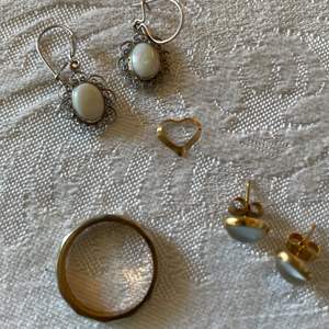 Lot #86 - 1 14k ring 7 grams, 1 ring, 1 fire opal drop earrings, tiny heart charm, opal studs