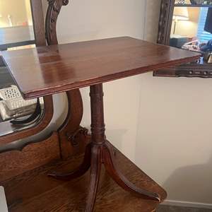 Lot #191 - Cute oak side table 18" x 14" 21" tall