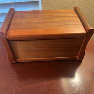 Lot #206 - Beautiful wooden jewelry boxx 