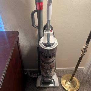 Lot #208 - Shark Vacuum turns on "Navigator"