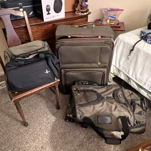 Lot #216 - Very clean luggage not matching