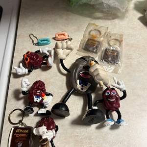 Lot #48 - Dancing Raisins & keychain telephone