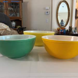 Lot #52 - 3 Pyrex Bowls