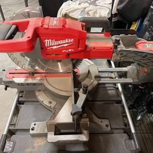 Lot #20 - Milwauke Dual Bevel sliding compound miter saw great condition