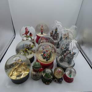 Lot #619 Lot of Snowglobes