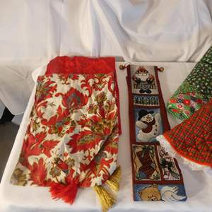 Lot #637 Christmas Linen plus Rug