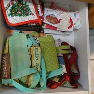 Lot #426 Aprons and Potholders 