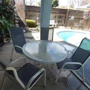 Lot #751 Patio Table and Chairs