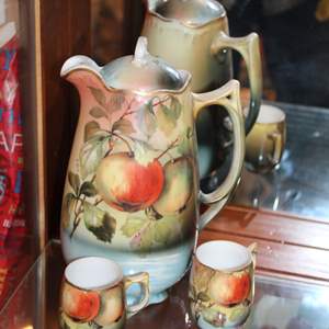 Lot #91 Antique/Vintage Teapot w/ 2 Cups