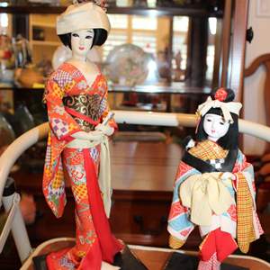 Lot #96 Lot of 2 Japanese Dolls