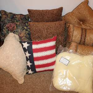 Lot #141 Lot of Decorative Pillows