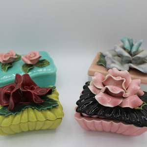 Lot #147 Lot of Vintage Ceramic Floral Trinket Boxes- Nesting