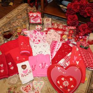 Lot #292 Lot of Valentine's/Heart Items