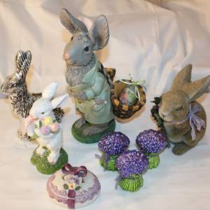 Lot #667 Bunnies & Bouquets Trinkets