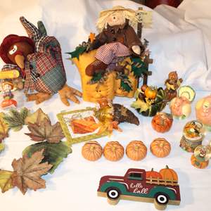 Lot #690 Misc Fall Decor