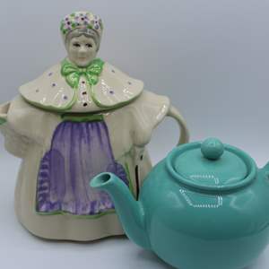 Lot #409 Two Teapots