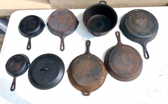 Lot 217 Lot of vintage cast iron Pots and pans Wagner Ware Sindney