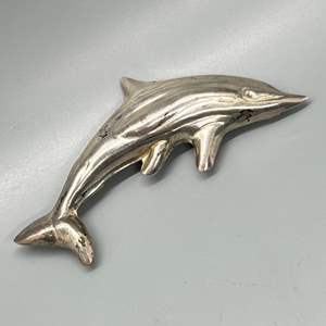 Lot # 94 - Sterling silver dolphin brooch (19.0g)