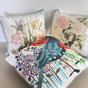 Lot #83 - Throw Pillows