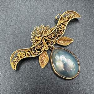 Lot #6 - Victorian Brooch with Mother of Pearl