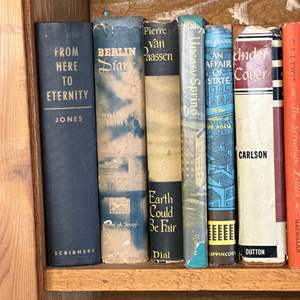 Lot #19 - Vintage books, Sherlock Holmes, mysterious island and more 