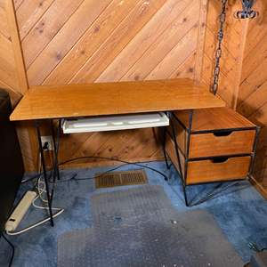 Lot #33 - Small space desk