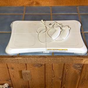 Lot #40 - Wii fit board, working 