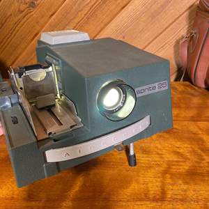 Lot #80 - Airequipt Sprite 25 slide projector with 2 slide cases