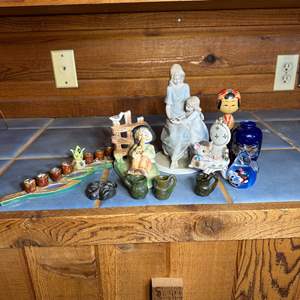 Lot #88 - Ceramic decor 