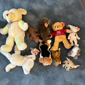 Lot #106 - Stuffed animals 