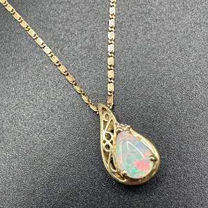 Lot #122 - 14 karat gold rope chain with opal pendant (4.4g)