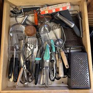 Lot #146 - Kitchen essentials 